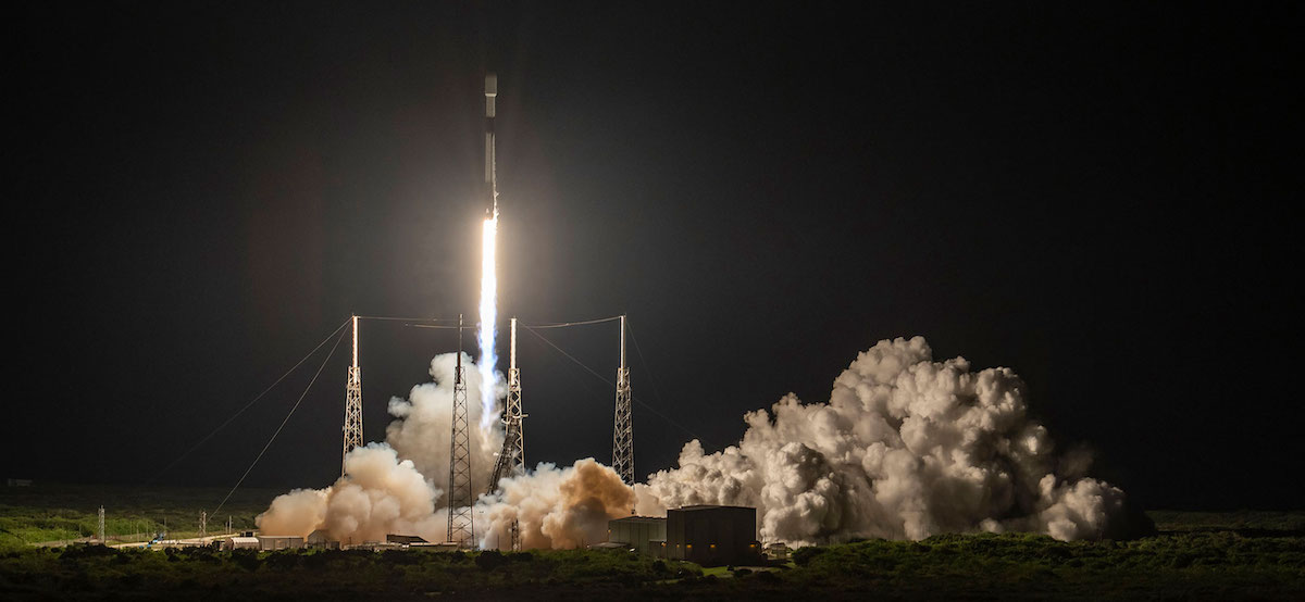 A Falcon 9 rocket lifts off from pad 40 at Cape Canaveral Space Force Station with the Globalstar FM 15 satellite.